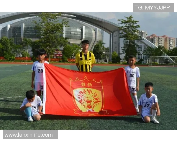 如何绘制足球明星旗帜的详细步骤与技巧分享